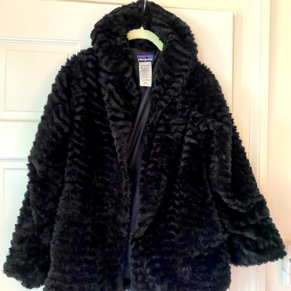 Patagonia jacket.  Girls size 14.  Super soft and cozy.